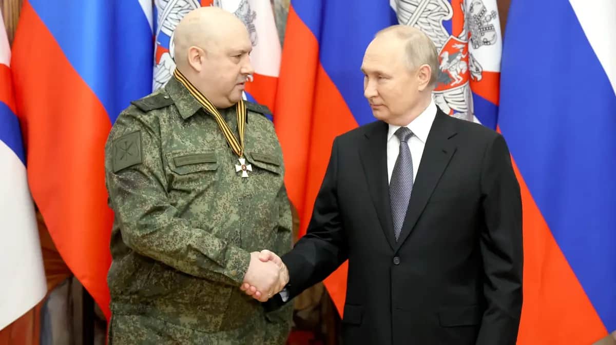 Sergey Surovikin and Vladimir Putin. Photo: Kremlin.ru