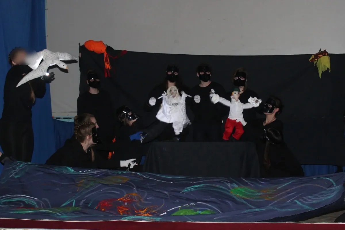 Кукольный спектакль, поставленный заключенными исправительной колонии в Прибрежном Костромской области, март 2025 года. Фото: <a data-sk="tooltip_parent" data-stringify-link="https://vk.com/wall-215422613_4222" href="https://vk.com/wall-215422613_4222" rel="noopener noreferrer" target="_blank">УФСИН России по Костромской области</a>