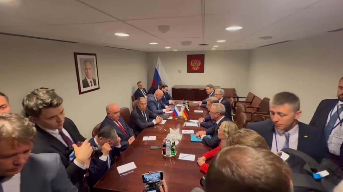 Лавров впервые с начала войны в Украине встретился с главой МИД Германии