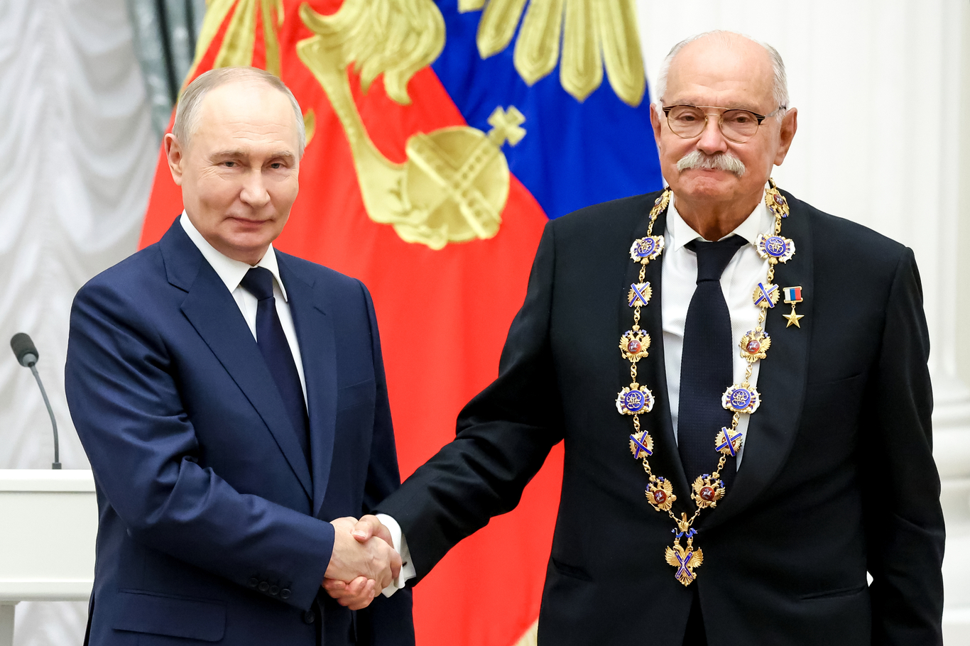 Vladimir Putin presents Nikita Mikhalkov with the Order of St. Andrew the Apostle the First-Called in Moscow, 24 December 2025. Photo: EPA / ALEXANDER KAZAKOV