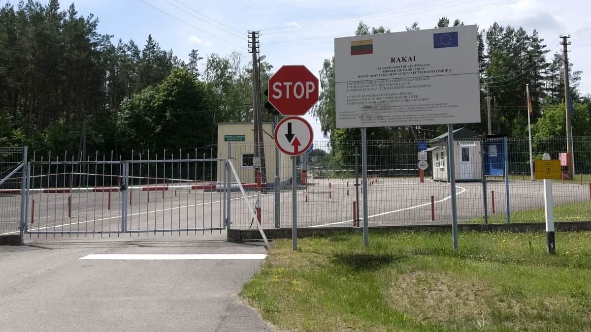 Пункт пересечения границы между Ракай в Литве и Петюлевцами в Беларуси. Фото: EPA-EFE/ВАЛДА КАЛНИНА