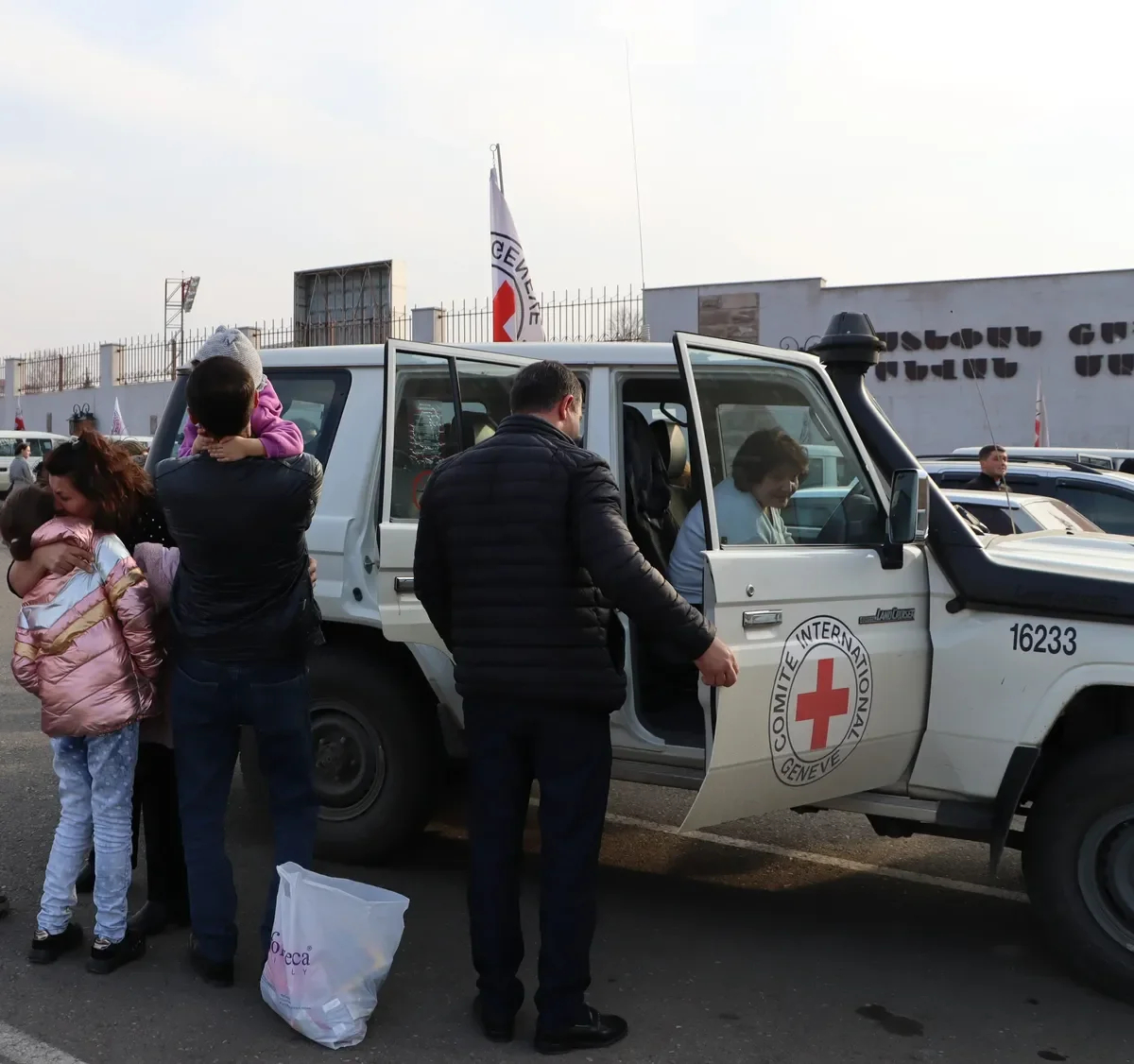 The Red Cross supplying medicine and medical aid. Photo: Twitter