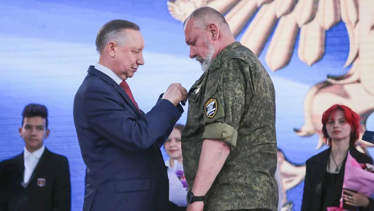 Александр Беглов награждает военных почетным знаком «За участие в специальной военной операции от благодарного Санкт-Петербурга», 12 июня 2024 года. Фото из телеграм-канала губернатора Санкт-Петербурга