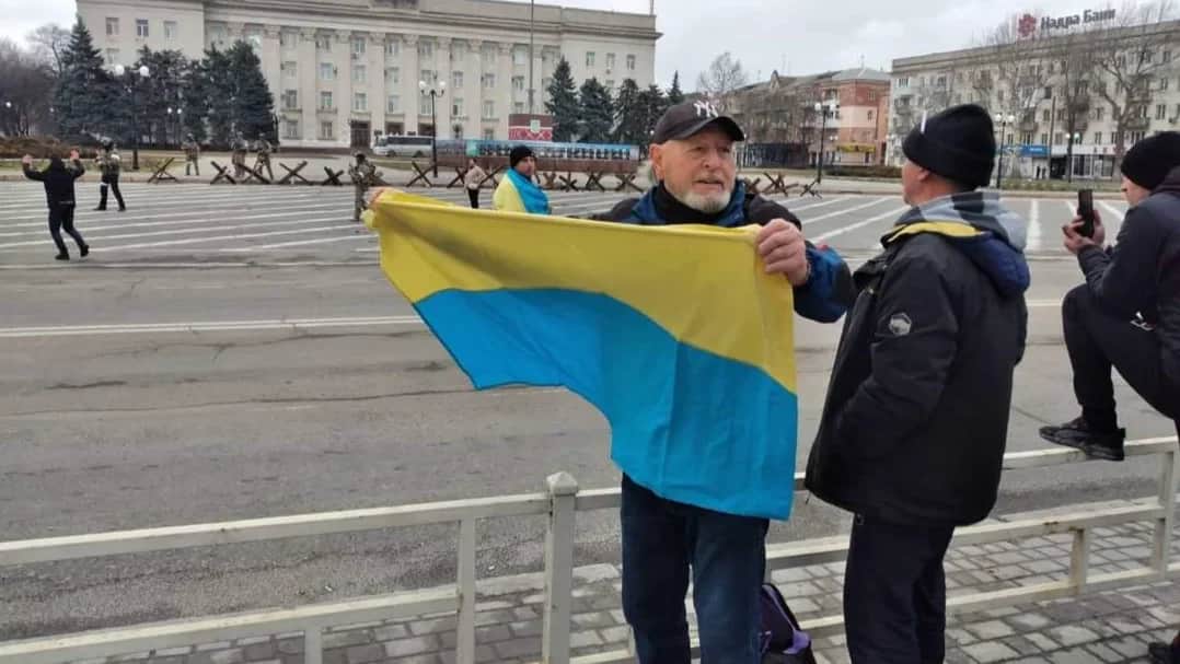Mariano García Calatayud with a Ukrainian flag. Photo from private archive