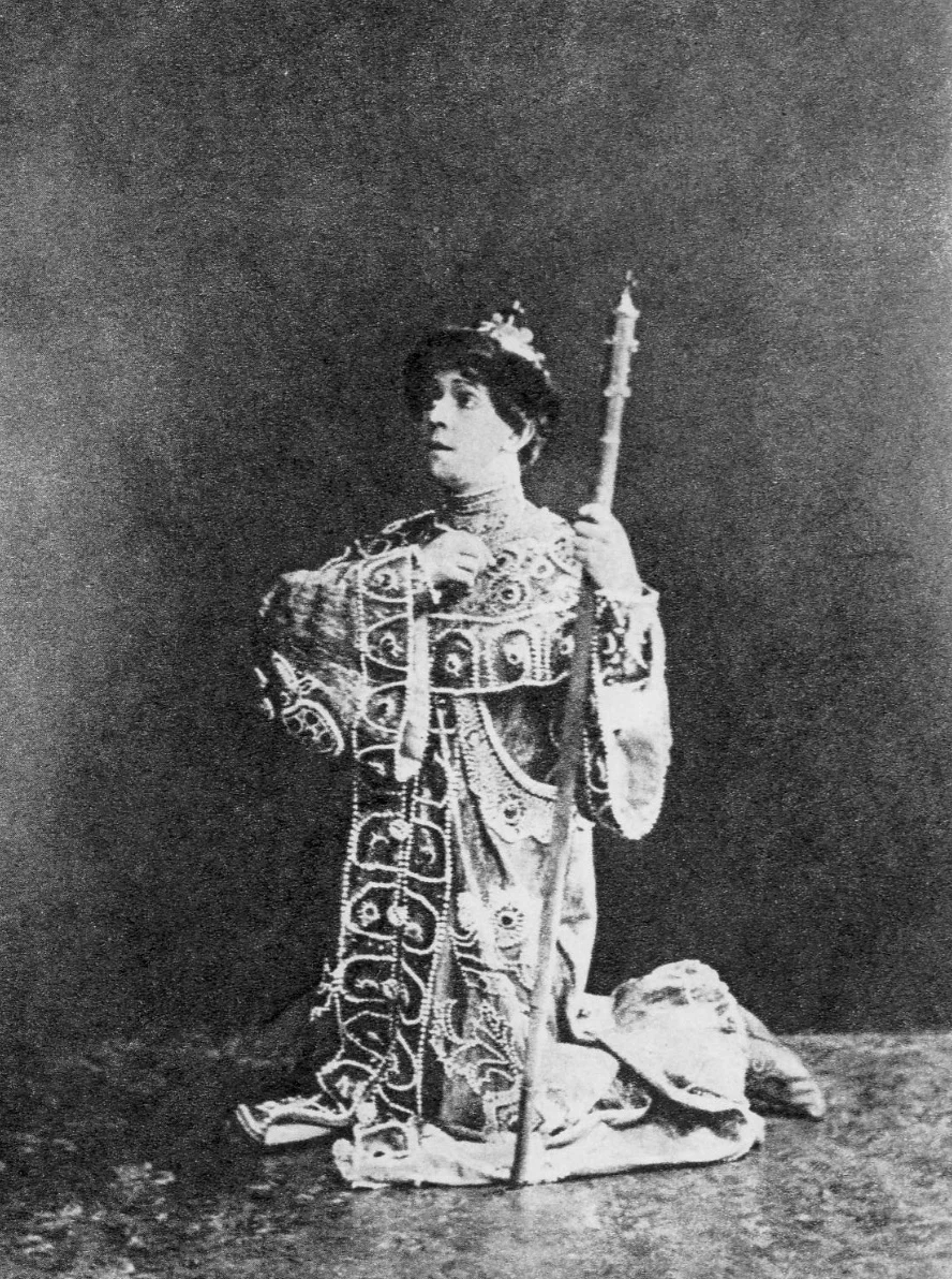 Спектакль «Царь Федор Иоанович» на сцене Суворинского театра. Фото: <a href="https://ifaces.ru/%D1%81%D0%BE%D0%BE%D0%B1%D1%89%D0%B5%D1%81%D1%82%D0%B2%D0%B0/13290928/">ВКонтакте</a>