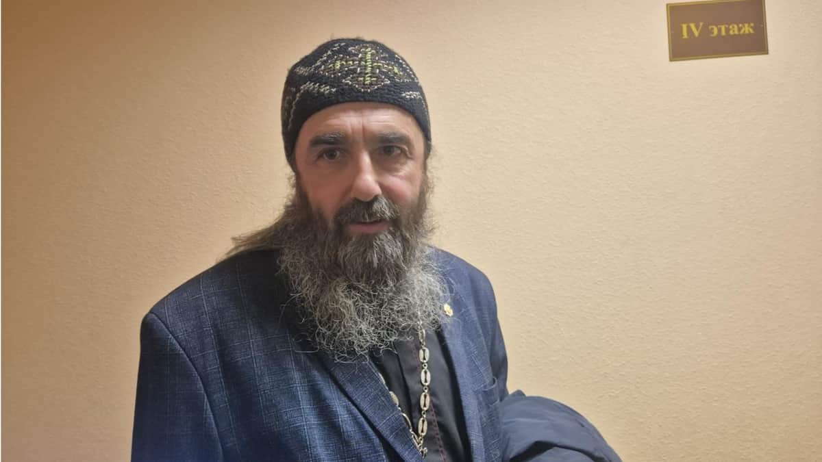 Священнослужителя Григория Михнова-Вайтенко оштрафовали за старый репост «Новой-Европа»